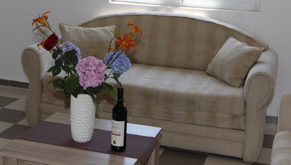 Guest House Ugljevarevic Budva Buitenkant foto