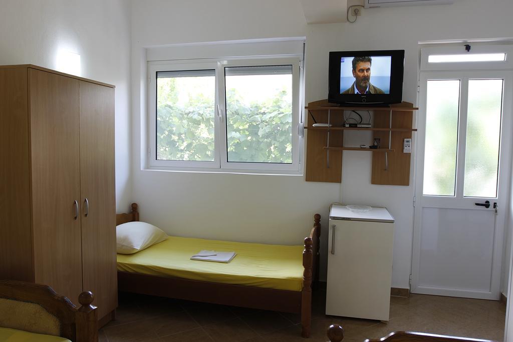 Guest House Ugljevarevic Budva Buitenkant foto