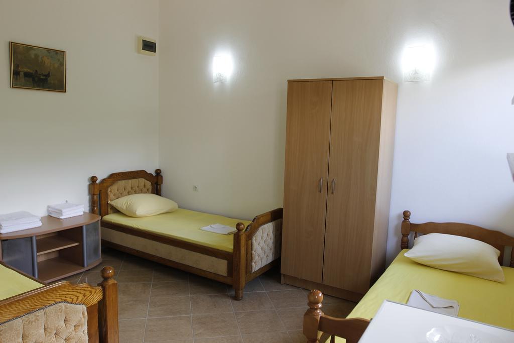 Guest House Ugljevarevic Budva Buitenkant foto
