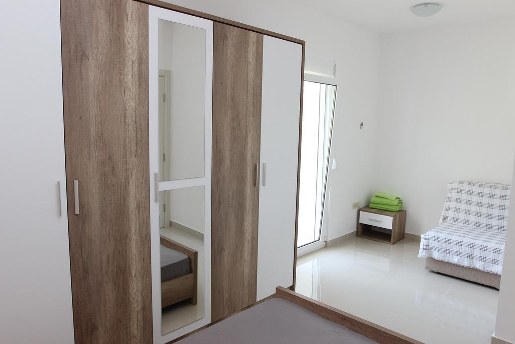 Guest House Ugljevarevic Budva Buitenkant foto