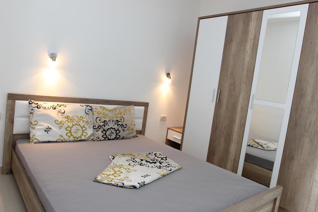 Guest House Ugljevarevic Budva Buitenkant foto