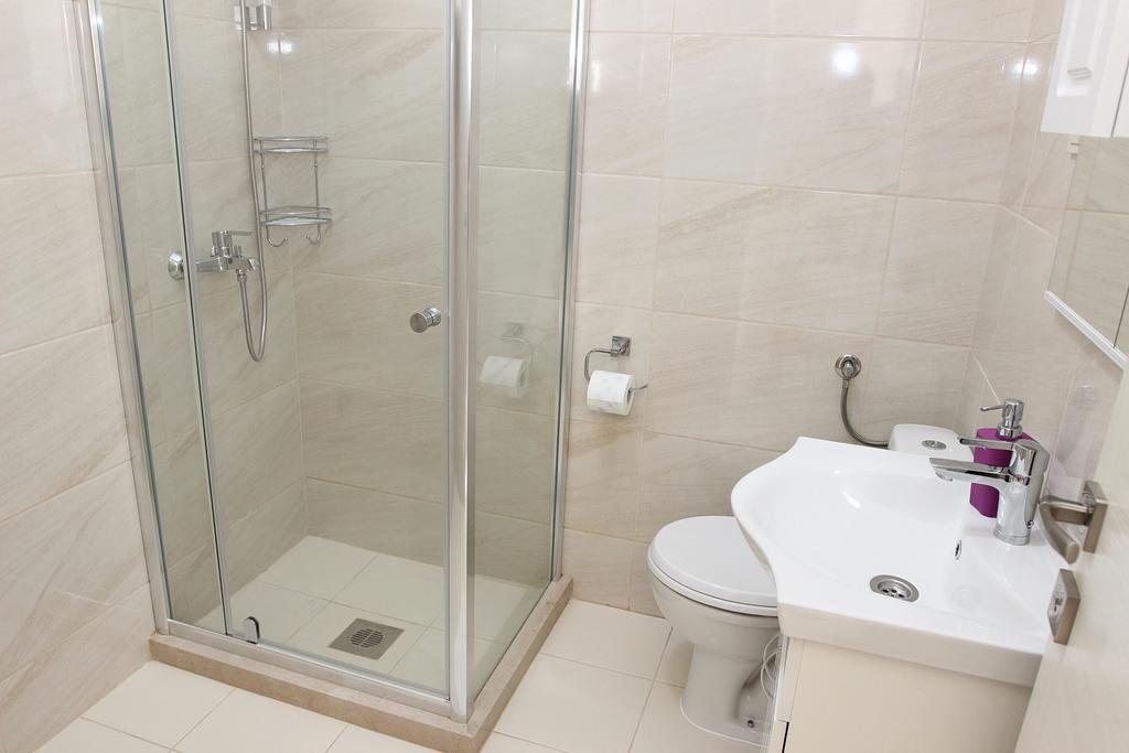 Guest House Ugljevarevic Budva Buitenkant foto